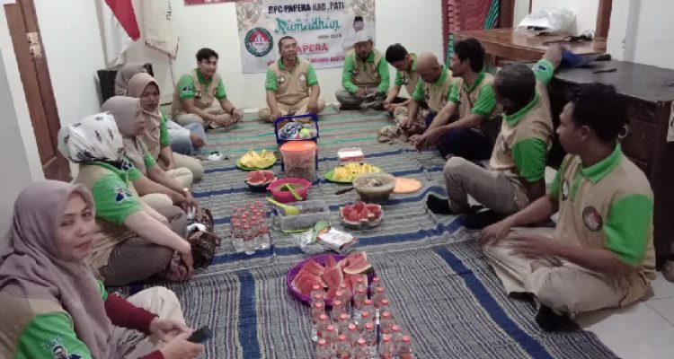 Bagikan Takjil Dan Buka Bersama H Awi Papera Pati Tetap Setia Mengantarkan Prabowo Sebagai Presiden Detik Merdeka E6M2mT8kpx