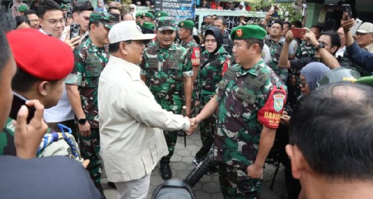 Menhan Prabowo Kunjungi Koramil 0912 Lembang Ingatkan Tni Agar Dekat Dengan Semua Unsur Detik Merdeka FbQMO2biTN