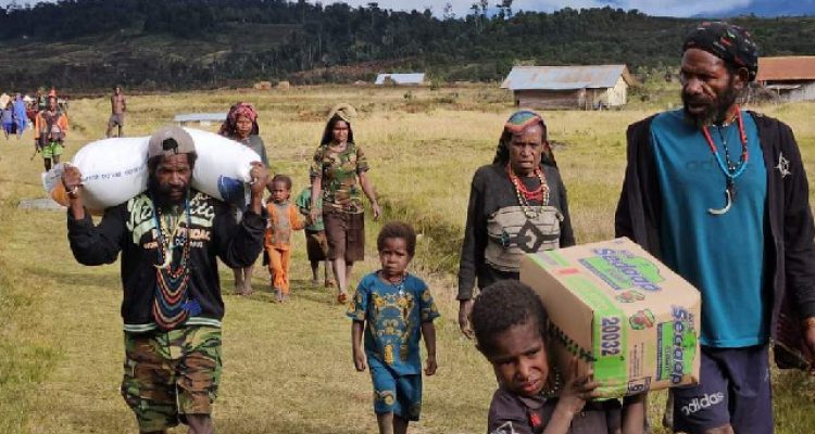 Kapolri Salurkan 2647 Ton Beras Dan 1 500 Sembako Untuk Warga Papua Terdampak Kekeringan Dan Kelaparan Detik Merdeka RgOOyXi53q