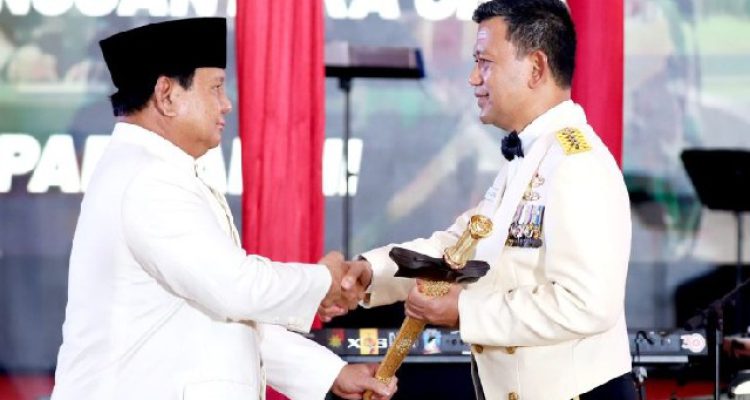 Menhan Prabowo Beri Kenang Kenangan Keris Untuk Laksdya Tni Purn Amarulla Lambang Pengabdian Pada Bangsa Detik Merdeka GEUJ4YlDsD