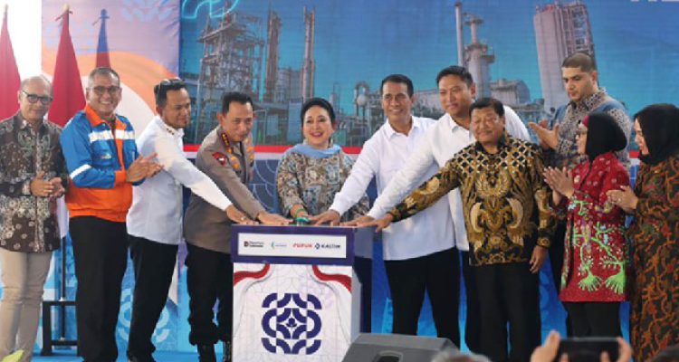 Mentan Amran Resmikan Revamping Pabrik Ammonia 2 Pupuk Kaltim Detik Merdeka SMskSgJSK7