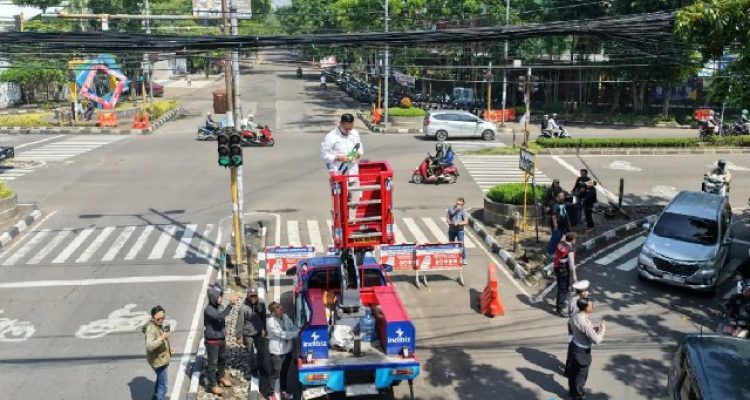 Penurunan Kabel Buah Batu Bandung Menuju Kota Bandung Tanpa Kabel Udara Detik Merdeka A6JTDCul8U