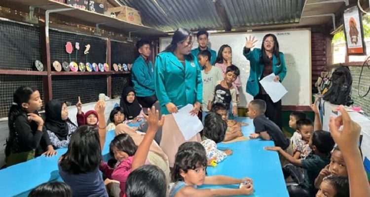 Mahasiswa Pendidikan Sejarah Unimed Mengajar Di Sanggar Pelita Ruang Belajar Anak Anak Di Pinggir Sungai Deli Detik Merdeka UDISJJyMit