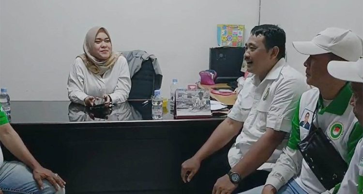 Ketua DPD APPSI Jakarta Barat, Suparno bahas pembentukan komisariat di Pasar Jembatan Lima.
