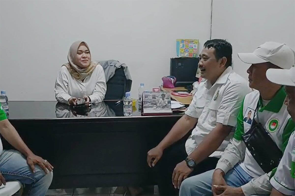 Ketua DPD APPSI Jakarta Barat, Suparno bahas pembentukan komisariat di Pasar Jembatan Lima.