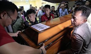 Kecelakaan maut antara Kereta Api Argo Bromo Anggrek dan KRL di Stasiun Bekasi Timur menewaskan 15 orang. (Foto: CNN Indonesia)