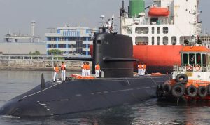 kapal selam Hangor milik Pakistan saat bersandar di Dermaga IKT ex-Presiden, Tanjung Priok, Jakarta Utara, Selasa (19/5/2026).