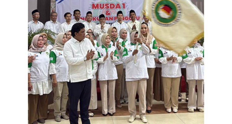 Ketua Harian DPP Asosiasi Pedagang Pasar Seluruh Indonesia (APPSI) Don Muzakir melantik Yuniarti sebagai Ketua DPD APPSI Kabupaten Purbalingga