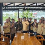 Pengurus DPD Tani Merdeka Indonesia Kabupaten Wonosobo Ketua Umum DPN Tani Merdeka Indonesia Don Muzakir bersama pengurus DPD Tani Merdeka Indonesia Kabupaten Wonosobo.