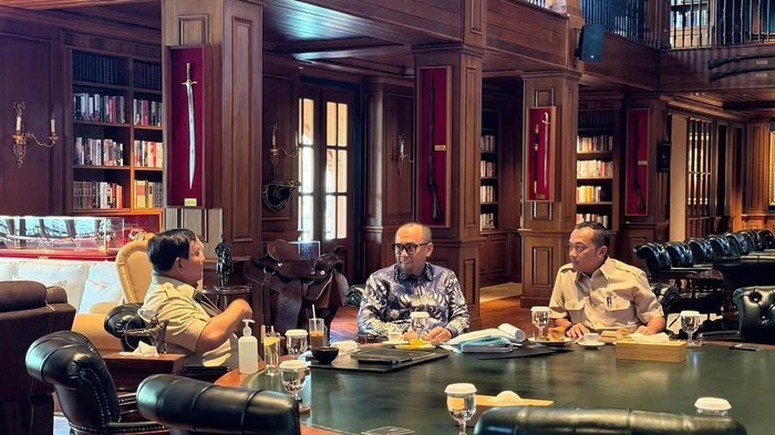 Presiden Prabowo Diskusi dengan PPATK di Hambalang