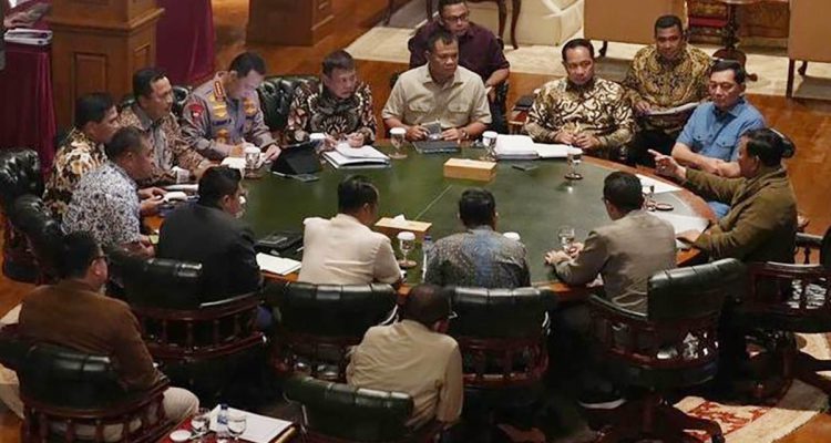 Presiden Prabowo menggelar rapat terbatas (ratas) bersama sejumlah anggota Kabinet Merah Putih di kediaman pribadinya di Hambalang, Bogor, Jawa Barat, Sabtu (2/5/2026).