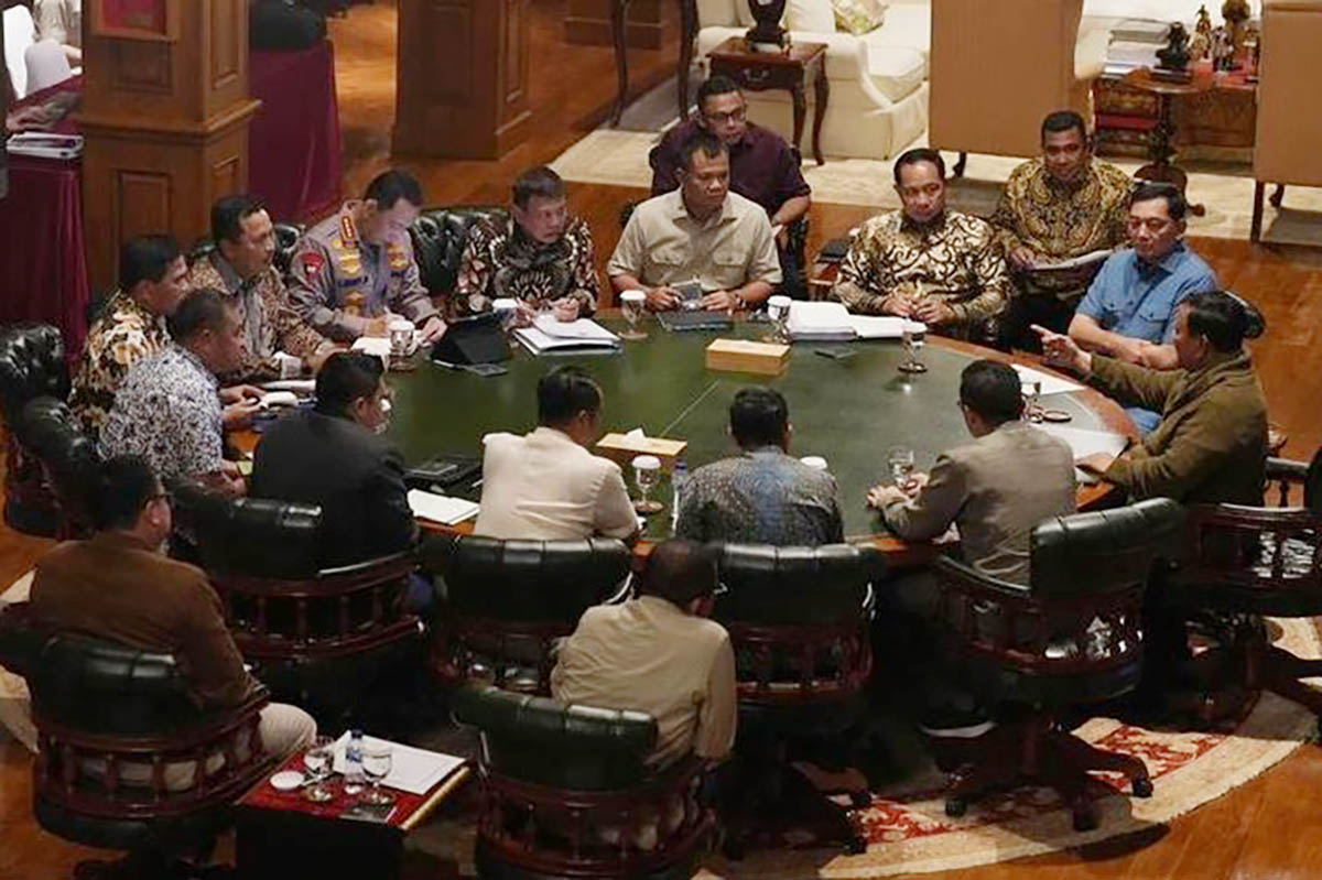 Presiden Prabowo menggelar rapat terbatas (ratas) bersama sejumlah anggota Kabinet Merah Putih di kediaman pribadinya di Hambalang, Bogor, Jawa Barat, Sabtu (2/5/2026).