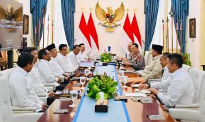 Presiden Prabowo Subianto menerima laporan Komisi Percepatan Reformasi Polr