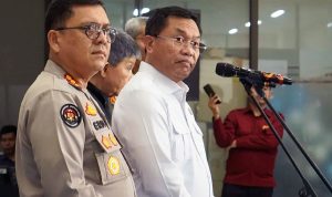 Wakil Kepala BGN Bidang Operasional Pemenuhan Gizi Sony Sonjaya (mengenakan kemeja putih).