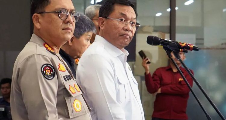 Wakil Kepala BGN Bidang Operasional Pemenuhan Gizi Sony Sonjaya (mengenakan kemeja putih).