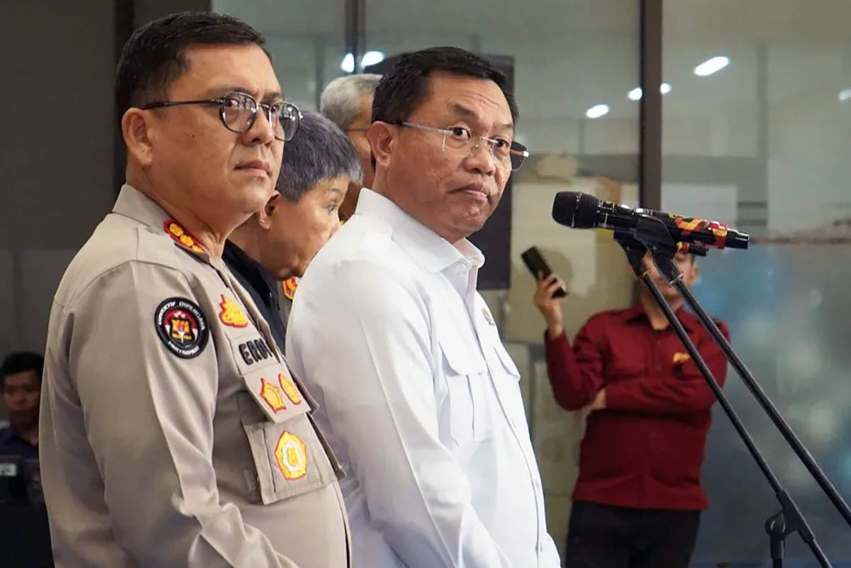 Wakil Kepala BGN Bidang Operasional Pemenuhan Gizi Sony Sonjaya (mengenakan kemeja putih).