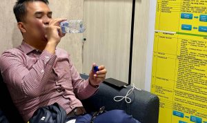 Wakil Ketua Umum PSI, Ronald Aristone Sinaga atau Bro Ron, melaporkan dugaan pemukulan yang viral di media sosial ke Polsek Menteng, Jakarta Pusat