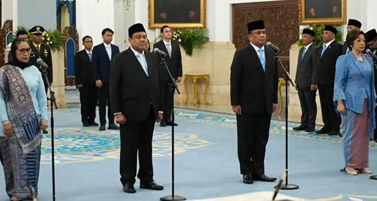 Nanik S Deyang (paling kiri) saat pelantikan sebagai Kepala BGN. (Dok. Tangkapan Layar).