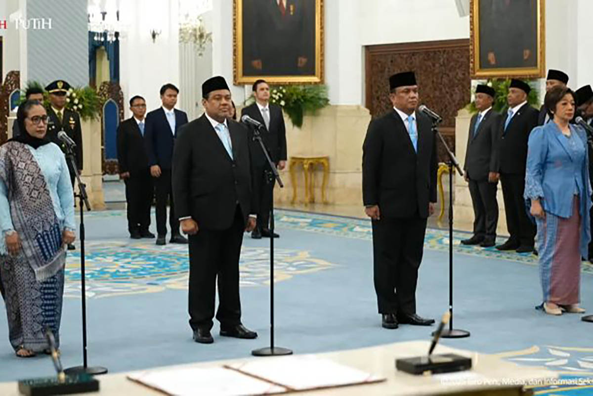 Nanik S Deyang (paling kiri) saat pelantikan sebagai Kepala BGN. (Dok. Tangkapan Layar).