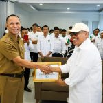 Ketua DPW APPSI Provinsi Jawa Barat, H. Nandang Sudrajat, bersama Sekretaris Daerah Kabupaten Bekasi, Endin Syamsudin.