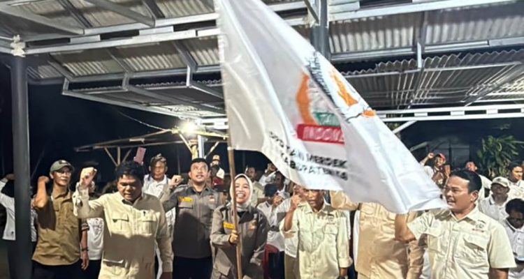 Pelantikan DPD Tani Merdeka Karawang Don Muzakir melantik Pengurus DPD Tani Merdeka Karawang