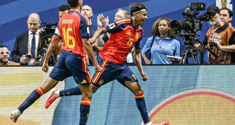 Lamine Yamal merayakan gol pembuka dalam pertandingan sepak bola Grup H Piala Dunia 2026 antara Spanyol vs Arab Saudi di Stadion Atlanta di Atlanta pada 21 Juni 2026. (Foto: AFP)