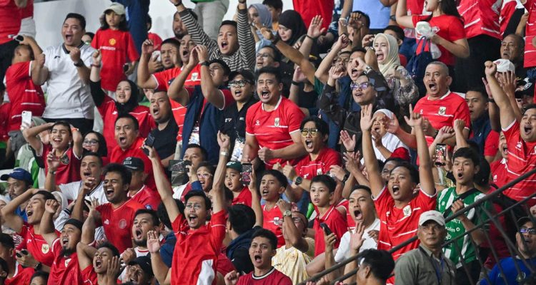 Stadion Utama Sumut Bergemuruh.