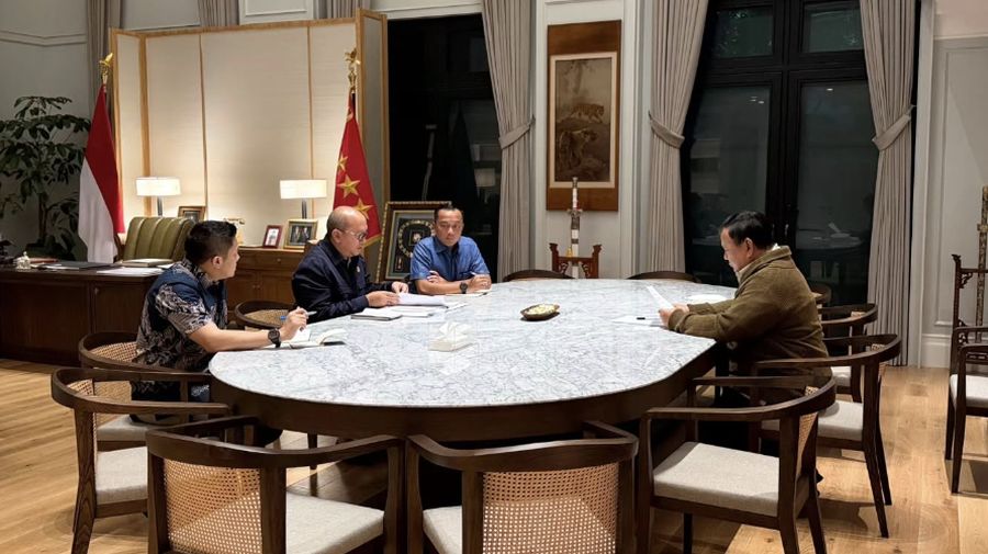 Presiden Prabowo Subianto menerima Menteri Investasi dan Hilirisasi/Kepala Danantara, Rosan Roeslani di kediaman pribadinya di Kertanegara, Jakarta. Minggu (21/6/2026).