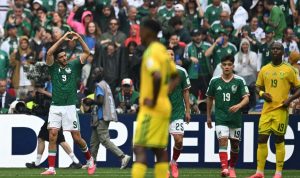 Raul Jimenez merayakan gol kedua timnya dalam pertandingan sepak bola Grup A Piala Dunia 2026 antara Meksiko vs Afrika Selatan di Stadion Azteca Mexico City pada 11 Juni 2026. (Foto: AFP)