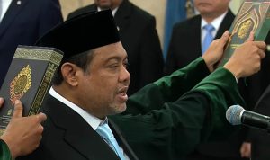 Presiden Prabowo Subianto melantik Presiden Konfederasi Serikat Pekerja Indonesia (KSPI), Said Iqbal, sebagai Penasihat Khusus Presiden Bidang Ketenagakerjaan dan Kesejahteraan Buruh di Istana Negara, Jakarta, pada Senin, 8 Juni 2026.