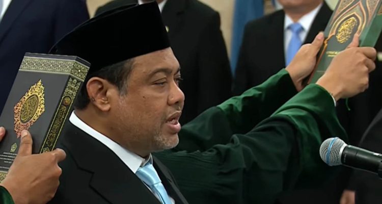 Presiden Prabowo Subianto melantik Presiden Konfederasi Serikat Pekerja Indonesia (KSPI), Said Iqbal, sebagai Penasihat Khusus Presiden Bidang Ketenagakerjaan dan Kesejahteraan Buruh di Istana Negara, Jakarta, pada Senin, 8 Juni 2026.