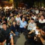 Menteri ATR/BPN, Nusron Wahid dan Wakil Menteri Pertanian, Sudaryono Bersama mahasiswa saat melakukan diskusi terbuka di lingkungan Joglo Gelanggang Inovasi dan Kreativitas (GIK) UGM pada Senin (15/06/2026) malam.