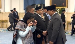 nanik menangis usai dilantik prabowo jadi kepala bgn Nanik menangis usai dilantik Prabowo jadi Kepala BGN