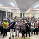DPW Tani Merdeka Indonesia Pdt. David Harold Waromi Anggota DPD RI yang juga Ketua DPW Tani Merdeka Indonesia Papua bersama warga usai melakukan konsolidasi penguatan struktur pengurus Tani Merdeka Indonesia Papua.