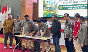 Don Muzakir-penandatanganan nota kesepahaman (MoU) Beasiswa untuk anak petani Don Muzakir Ketua Umum DPN Tani Merdeka Indonesia menyaksikan penandatanganan nota kesepahaman (MoU) beasiswa untuk anak petani dengan Sekolah Tinggi Ilmu Ekonomi Indonesia (STIESIA) Surabaya, pada Kamis 17 Juli 2026.
