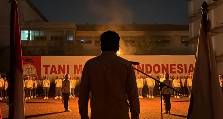 Don Muzakir Ketua Umum DPN Tani Merdeka Indonesia menutup Diklat ke 4 Tani Merdeka Indonesia di Medan.