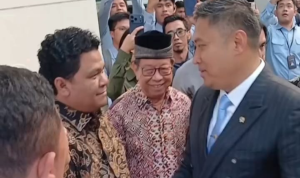 Ketua Umum DPN Tani Merdeka Indonesia, Don Muzakir bersalaman dengan Kepala BGN Sudaryono