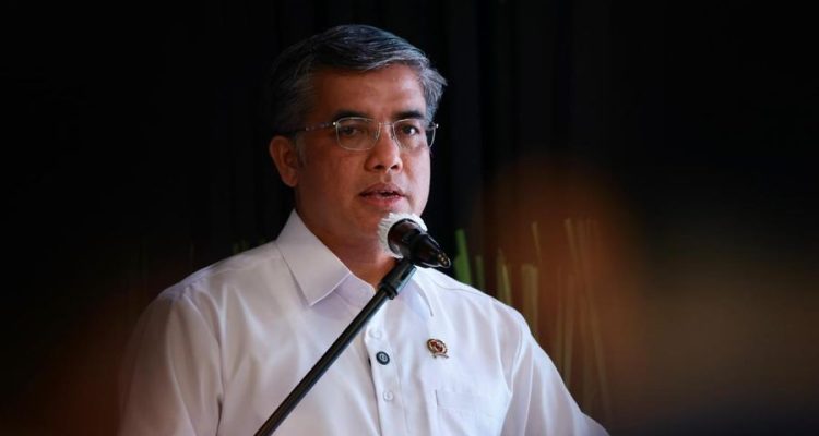 Menaker Yassierli dalam acara Kemnaker dan BNSP Fasilitasi 15 Skema Sertifikasi Kompetensi untuk Lulusan MagangHub