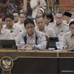 Menteri Keuangan (Menkeu), Purbaya Yudhi Sadewa saat mengikuti Taklimat