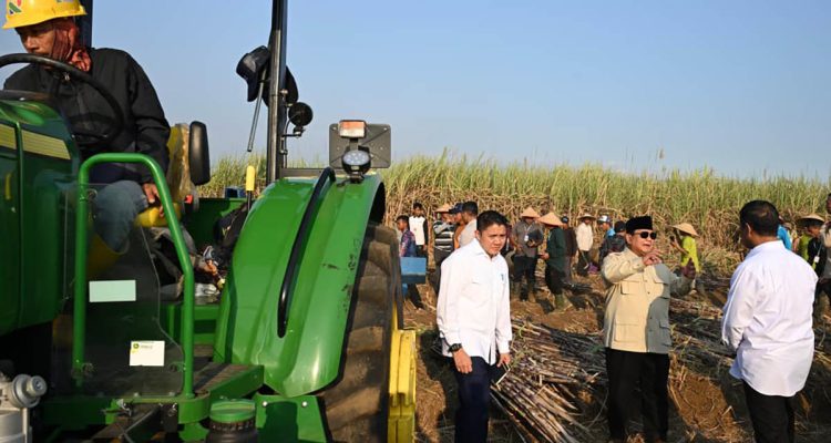 Presiden Prabowo Subianto memimpin panen raya serentak yang digelar di Lanud Abdulrachman Saleh, Kabupaten Malang, Provinsi Jawa Timur, pada Jumat, 17 Juli 2026.