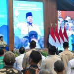 Presiden Prabowo Subianto memberikan pidato usai memimpin panen raya serentak yang digelar di Kabupaten Malang, Provinsi Jawa Timur Menteri dan Kepala Badan Jatuh Sakit