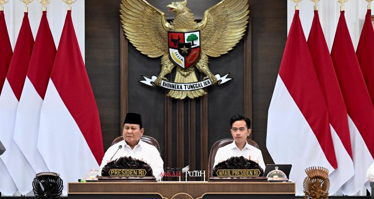 Presiden Prabowo Subianto memimpin Sidang Kabinet Paripurna ke-8 pemerintahan Kabinet Merah Putih yang digelar di Ruang Sidang Kabinet, Istana Kepresidenan Jakarta. Presiden Prabowo Subianto memimpin Sidang Kabinet Paripurna ke-8 pemerintahan Kabinet Merah Putih yang digelar di Ruang Sidang Kabinet, Istana Kepresidenan Jakarta, Rabu (06/08/2025).