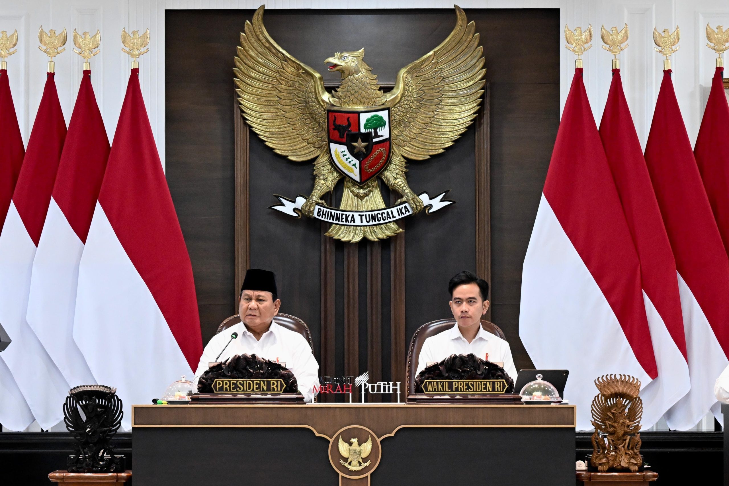 Presiden Prabowo Subianto memimpin Sidang Kabinet Paripurna ke-8 pemerintahan Kabinet Merah Putih yang digelar di Ruang Sidang Kabinet, Istana Kepresidenan Jakarta, Rabu (06/08/2025).