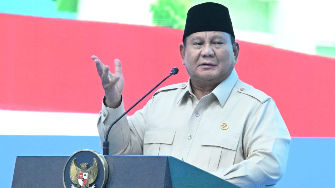 Presiden Prabowo Subianto saat meresmikan Akad Massal 62.000 Unit Kredit Pemilikan Rumah (KPR) Rumah Subsidi dan Kredit Usaha Rakyat (KUR) Perumahan di kawasan Puri Delta City Side Batang, Kabupaten Batang, Provinsi Jawa Tengah, pada Kamis, 30 Juli 2026. Foto: BPMI Setpres