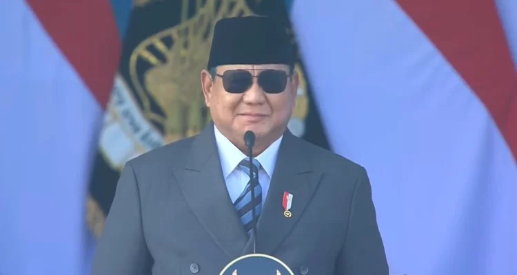 Presiden Prabowo Subianto untuk memberikan arahan mendalam bagi seluruh personel Polri di peringatan Hari Bhayangkara ke-80, dekat dengan rakyat.