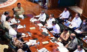 Presiden Prabowo menginstruksikan pemberian harga khusus bahan bakar minyak BBM sebesar Rp. 15.000 per-liter bagi nelayan Presiden Prabowo menginstruksikan pemberian harga khusus bahan bakar minyak BBM sebesar Rp. 15.000 per-liter bagi nelayan