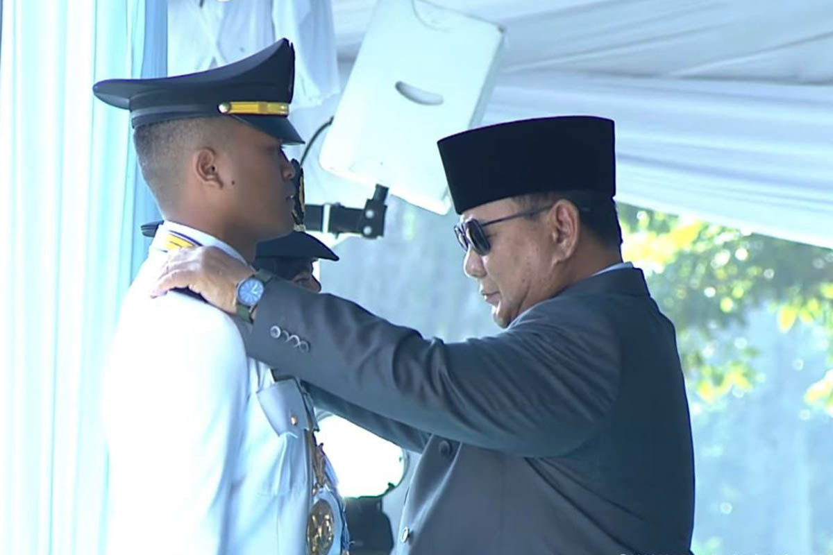 Presiden Prabowo Subianto melantik lulusan terbaik IPDN menjadi Pamong Praja Muda di Jatinangor, Jawa Barat, pada Rabu, 29 Juli 2026.