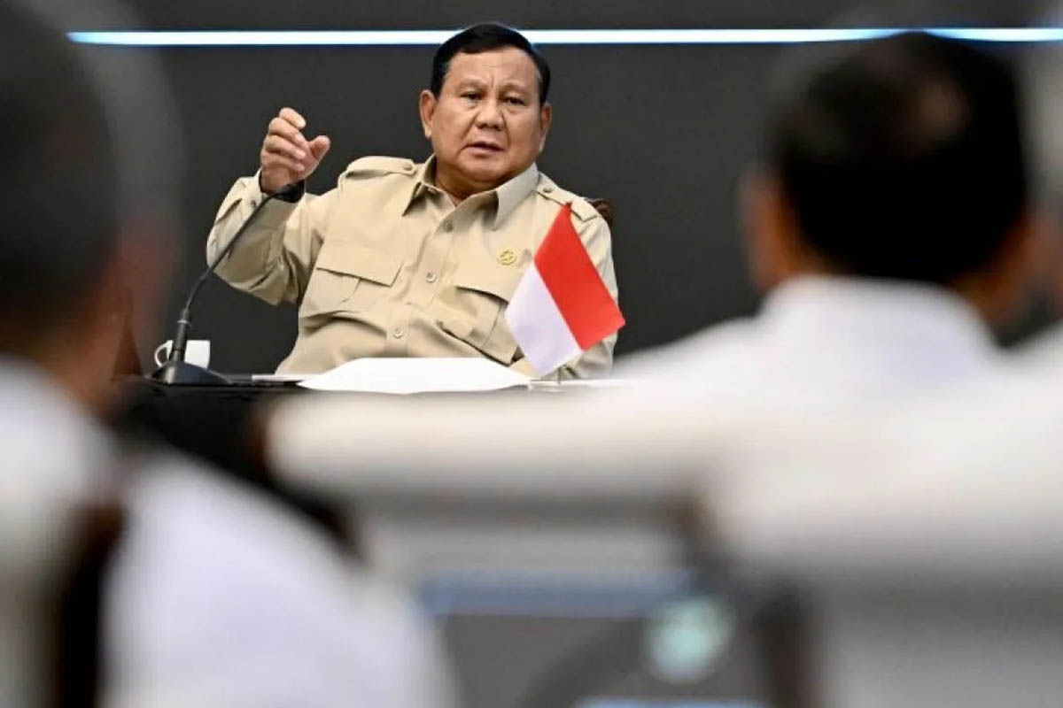 Presiden Prabowo Subianto memimpin rapat terbatas mengenai Koperasi Desa/Kelurahan Merah Putih (KDKMP) dan program Makan Bergizi Gratis (MBG) di Istana Kepresidenan RI, Jakarta, Rabu (15/7/2026).