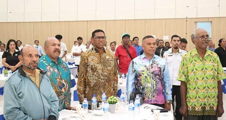 Anggota DPD RI, Pdt. David Harold Waromi, Bersama Kereth dalam kegiatan Merama Taminohi Tatampi Ruhuyai