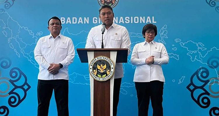 261 Pegawai BGN Dipecat Sudaryono Kepala Badan Gizi Nasional (BGN), (tengah).